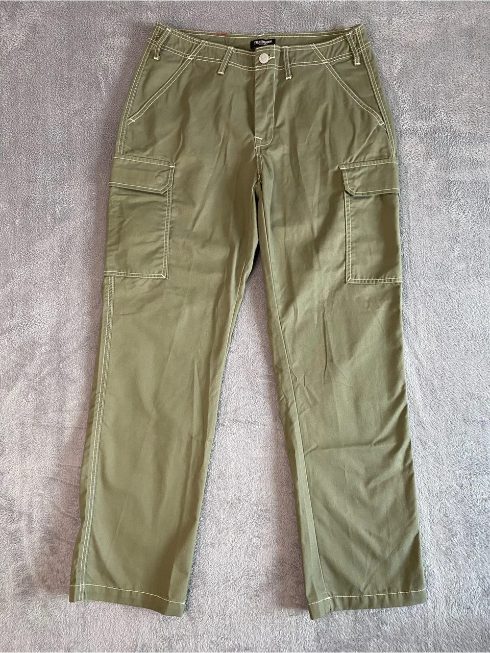 True Religion Men's Olive Green Cargo Pants 32x32 White Contrast Stitching Baggy